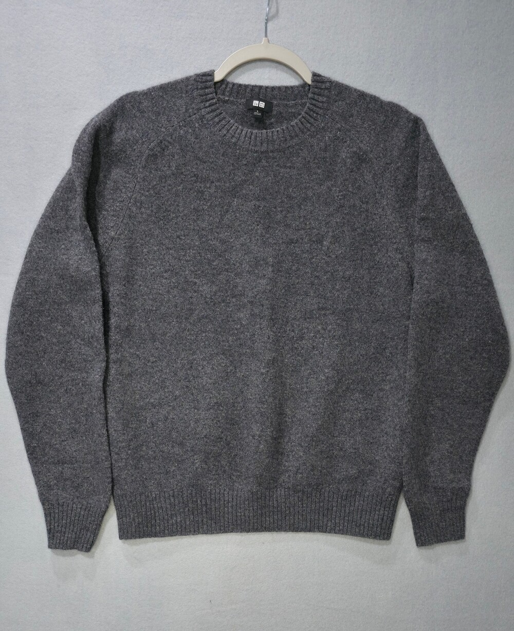 Uniqlo Dark Gray Wool Crew Neck Sweater 100% Wool - Size L